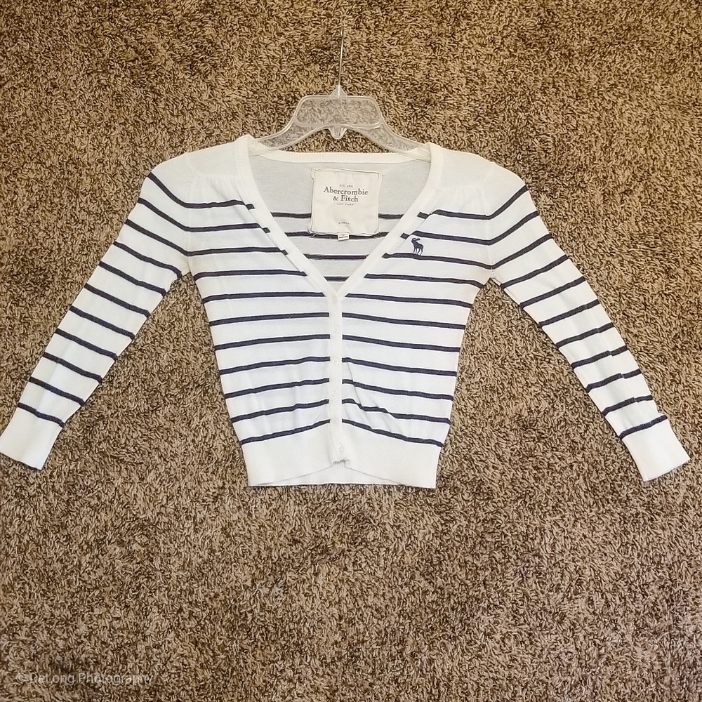 Abercrombie and Fitch 3/4 Sleeve Crop Top Sweater